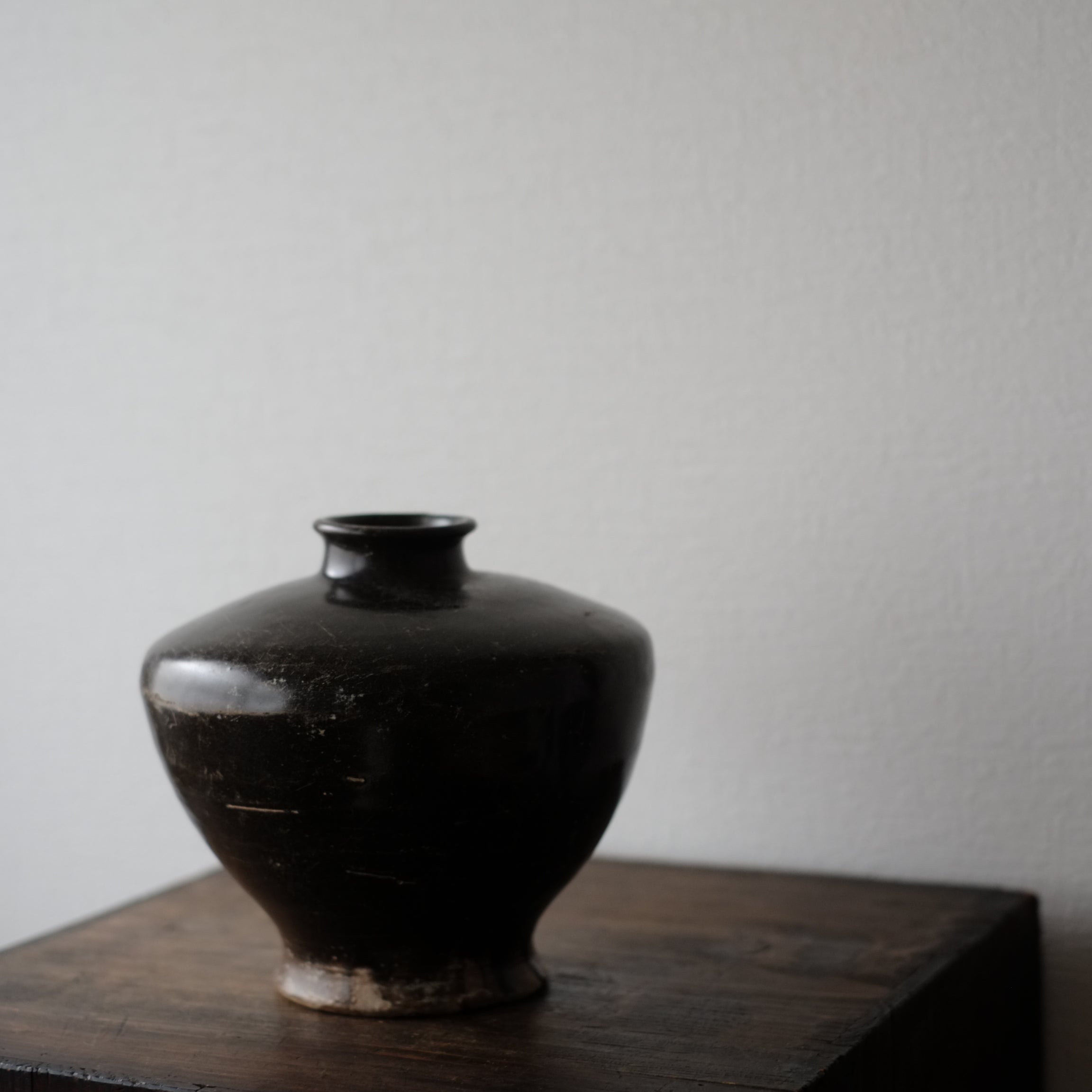 黒釉花生 Vase, Black Glazed