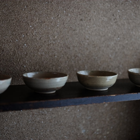 デッドストック 釉溜まりが魅力的な灰釉 深皿 (昭和期)