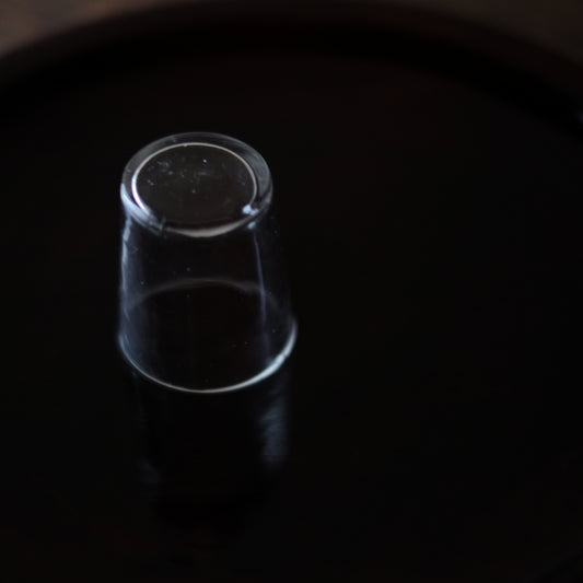 揺らぎ魅了的な無紋のガラス盃(明治〜大正)