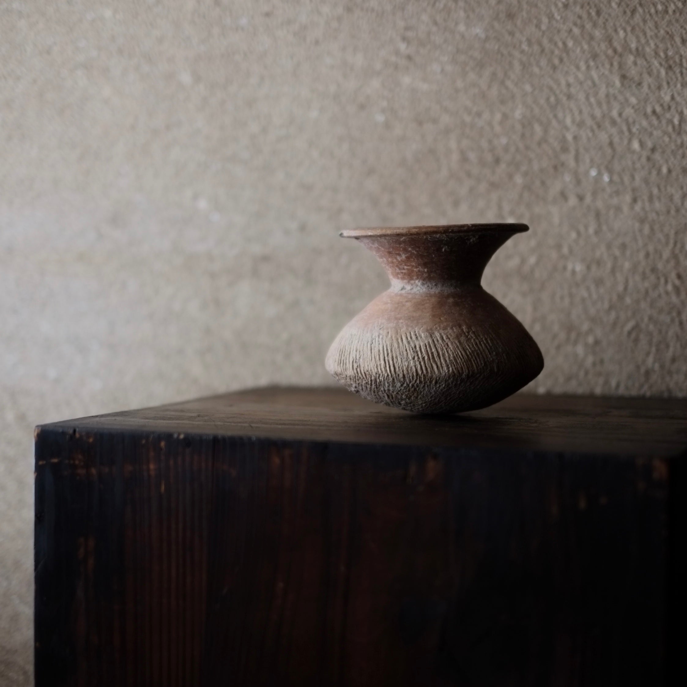 バンチェン白色中期赤色彩文土器