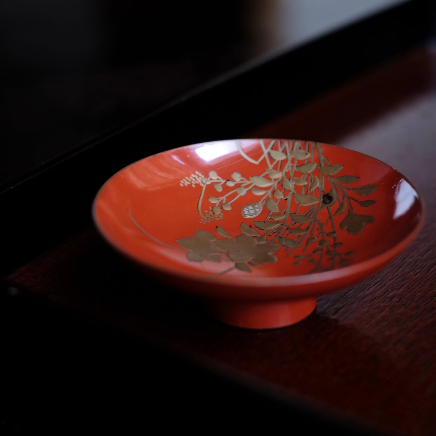 秋草鳥文 切金高蒔絵朱漆 酒盃(明治時代)