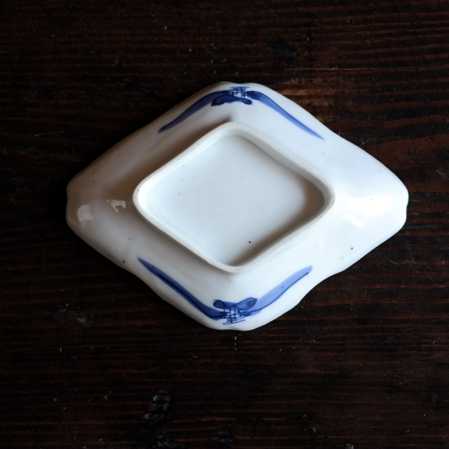 時代 吹墨籠目菊文隅入菱形皿 (明治時代)