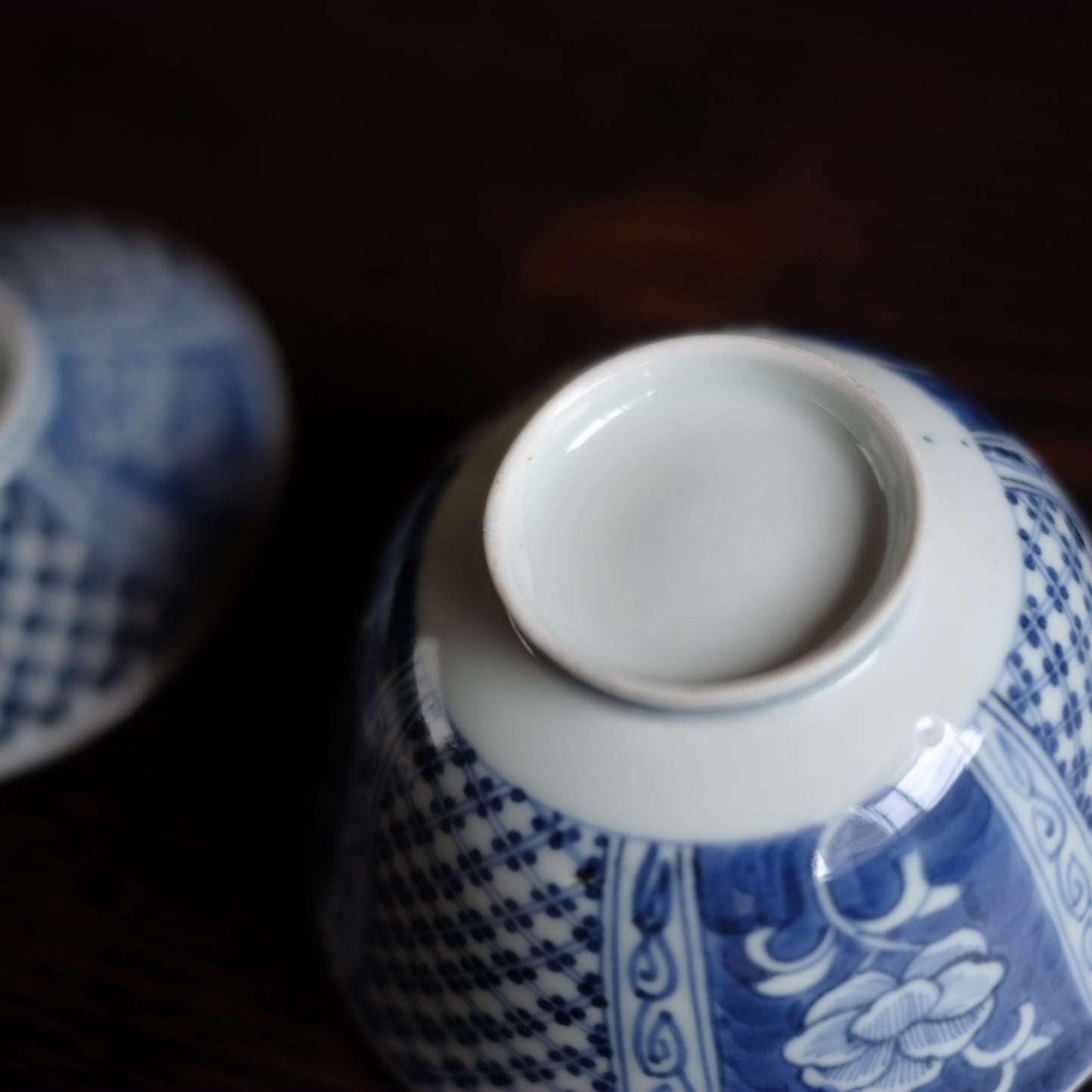 古伊万里 牡丹図 菱格子四弁花文 蓋付碗 (江戸後期)