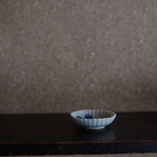 古伊万里 菊文鎬染付 豆皿(江戸時代)