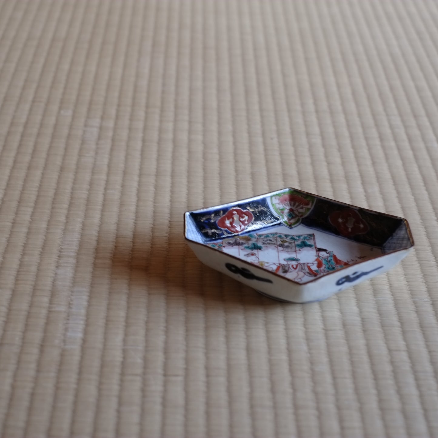 時代 大聖寺伊万里 色絵金襴 菱皿(明治時代)