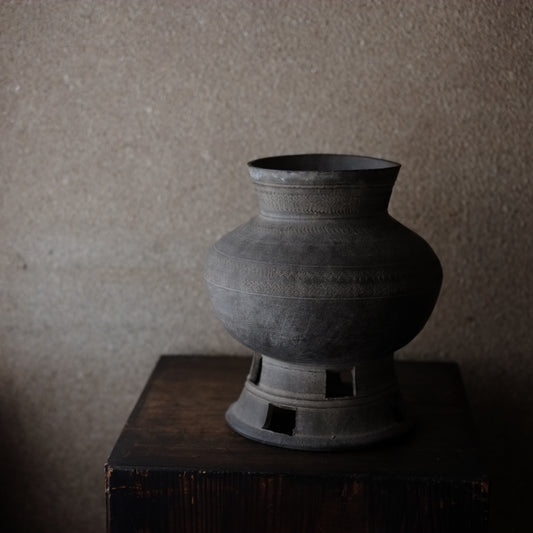 古代朝鮮　陶質土器　台付直頚壺　新羅・伽耶土器（5ｰ6世紀）