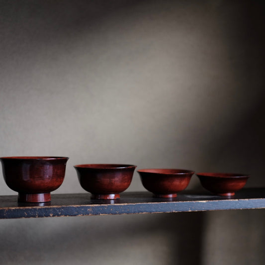 根来　端反四ツ椀　（室町–桃山時代）