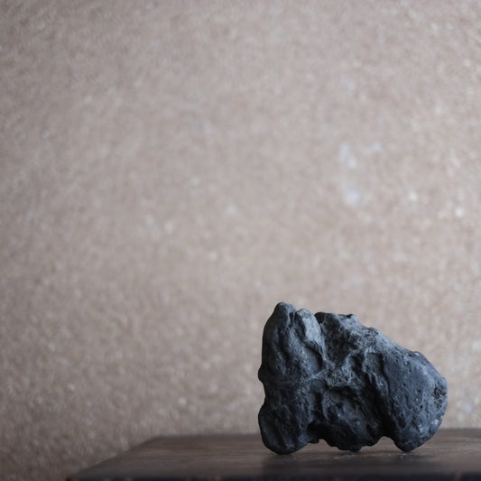 山形　黒肌　水石　黒肌　自然石