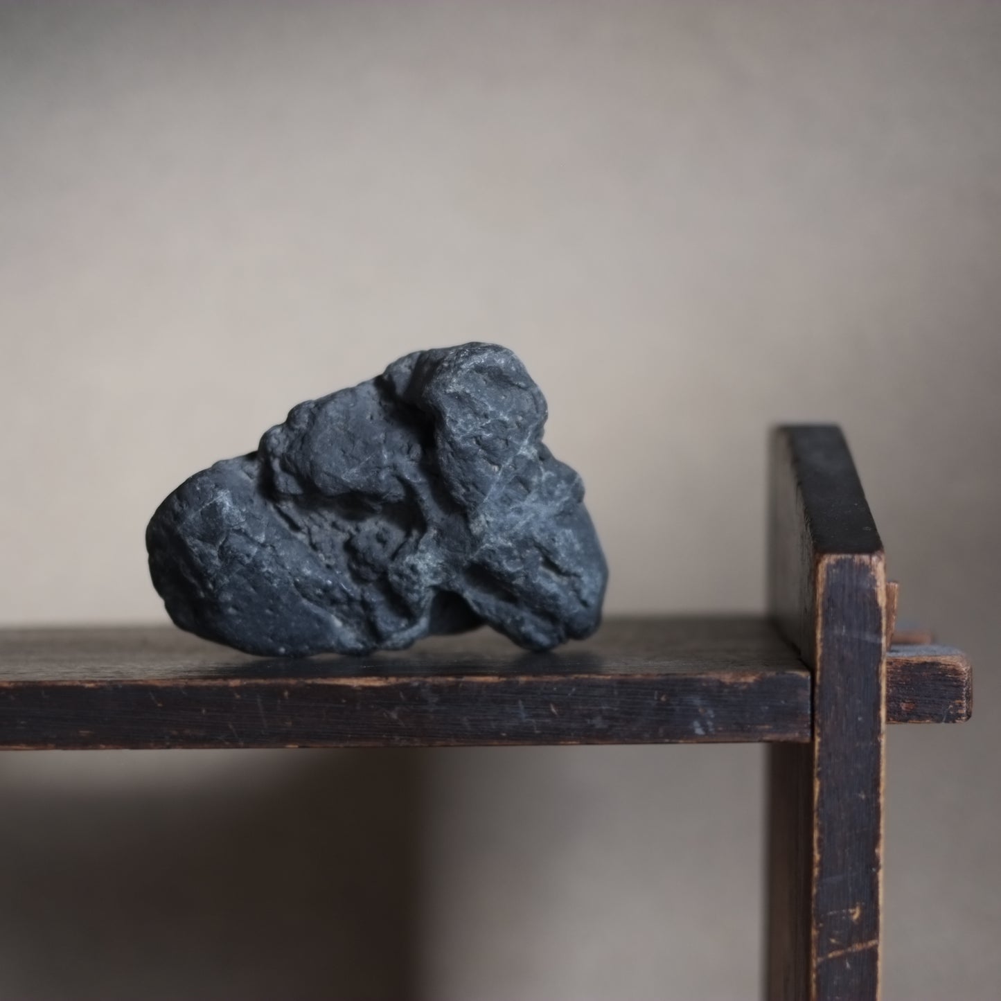 山形　黒肌　水石　黒肌　自然石