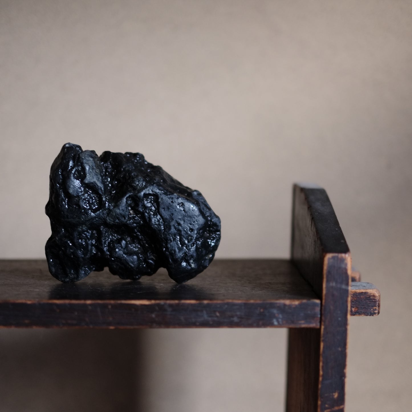 山形　黒肌　水石　黒肌　自然石