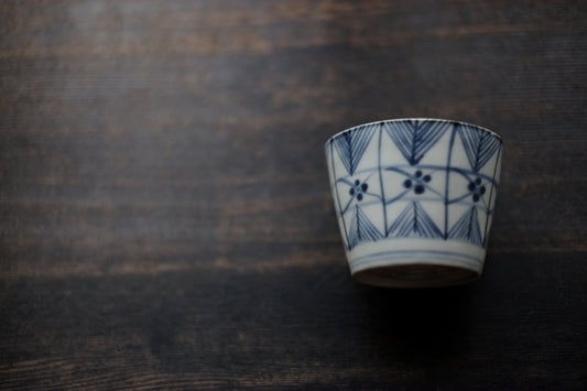 四弁花幾何文 蕎麦猪口 (江戸時代)