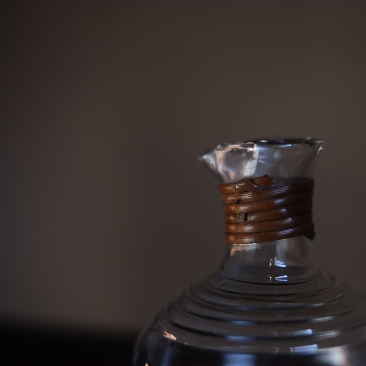 時代　型吹きガラス　藤皮付輪線文徳利　(大正-戦前頃)