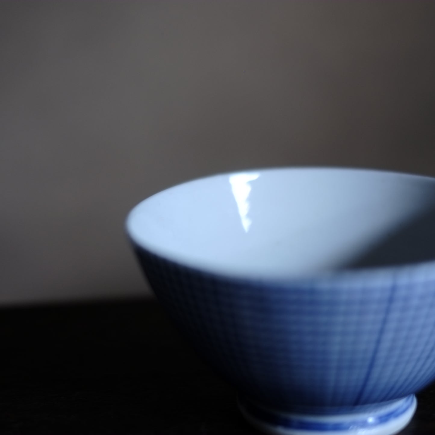 時代　格子文染付茶碗