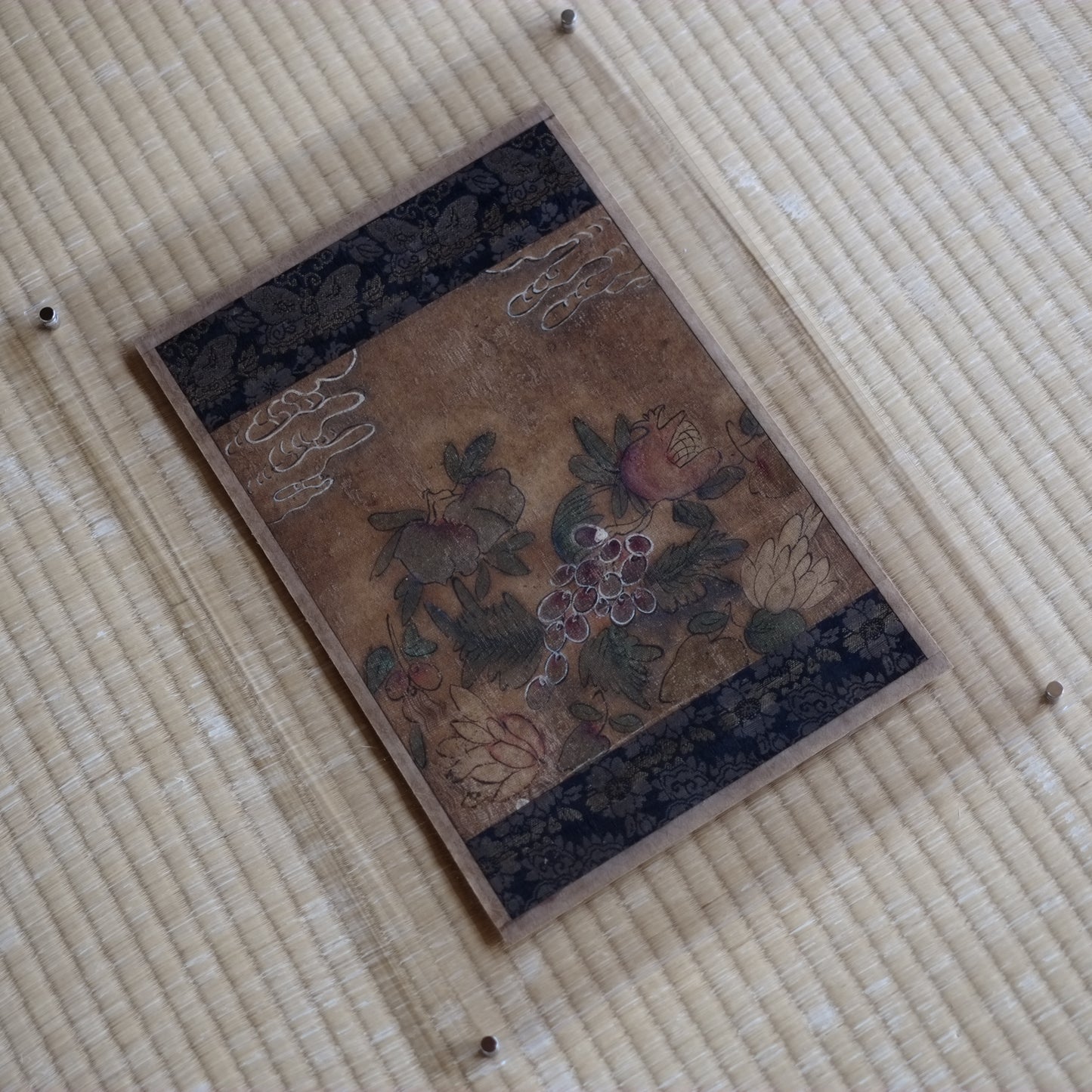 時代　李朝民画絹本葡萄図　額装品　(李朝中-後期)