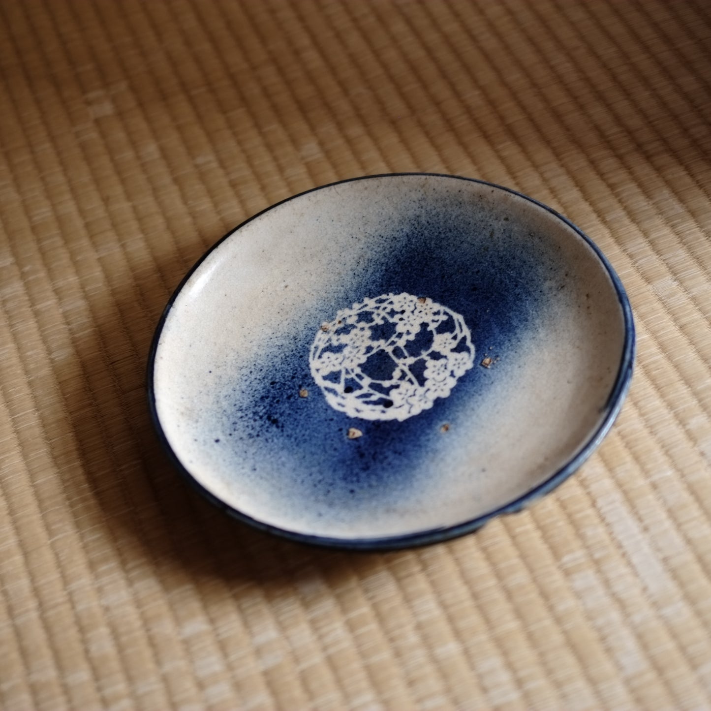 時代　瀬戸呉須吹墨花文皿 （幕末-明治　19世紀末）