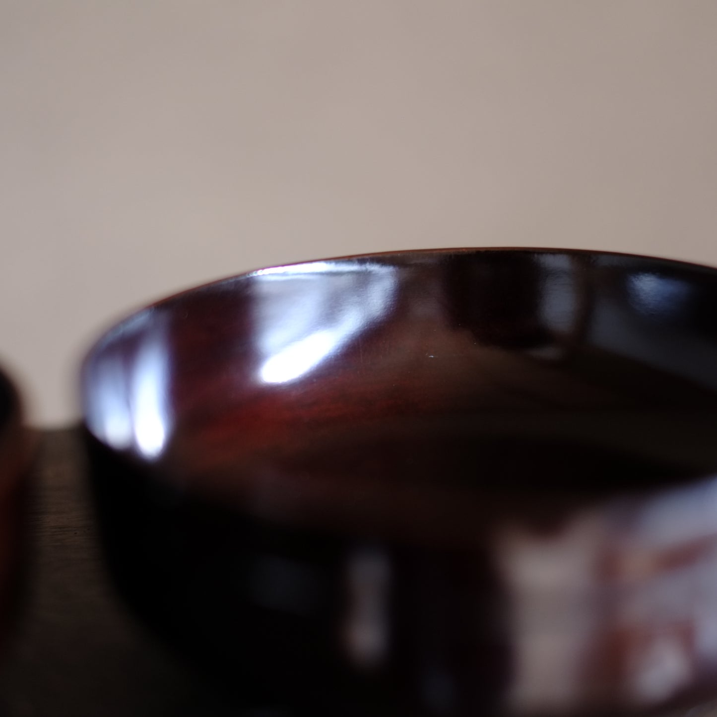 時代　黒漆真塗面取平椀（江戸後-末期）