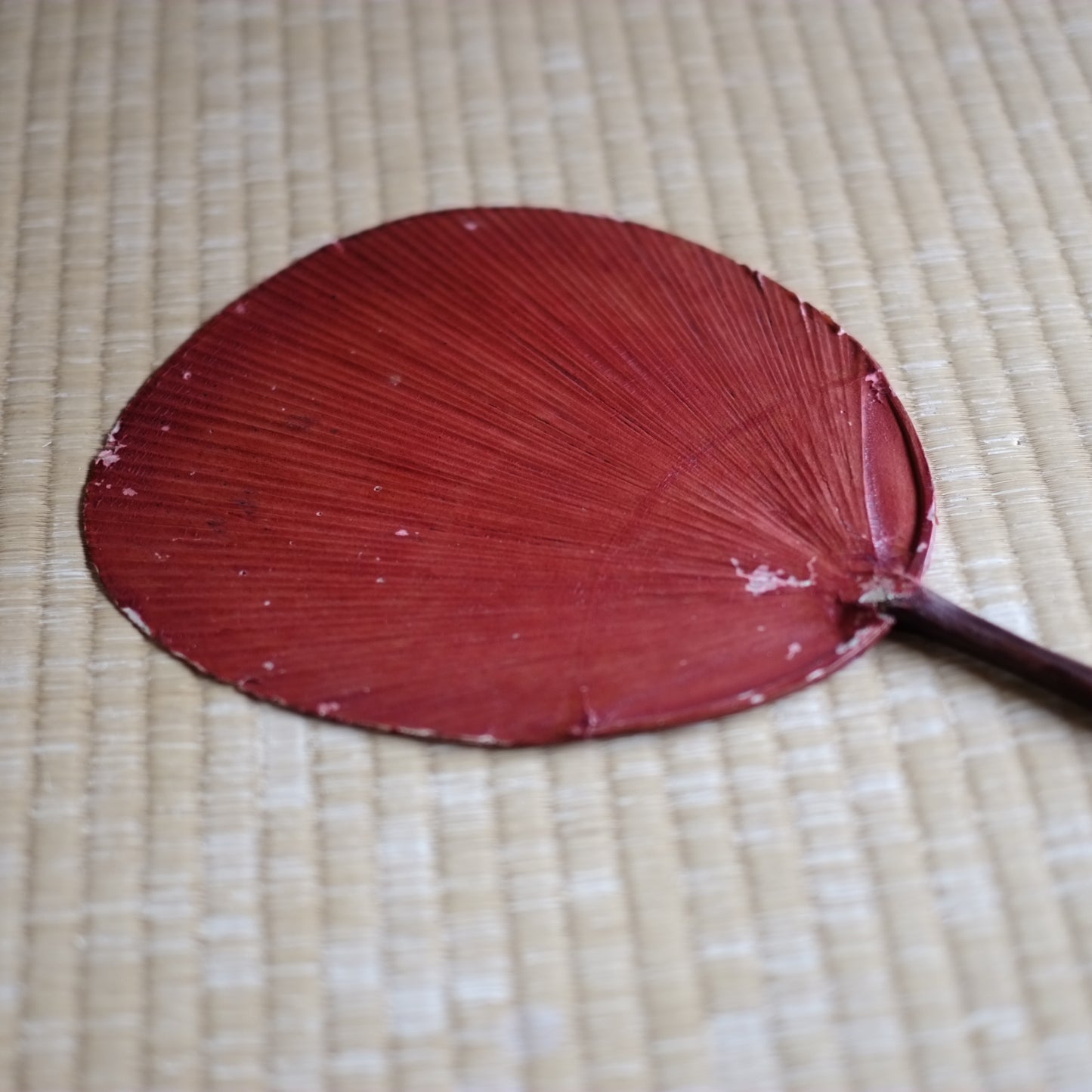時代　朱塗葦舟図型押渋団扇（江戸〜明治頃）