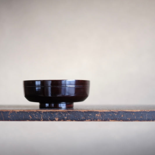 時代　黒漆真塗面取平椀（江戸後-末期）