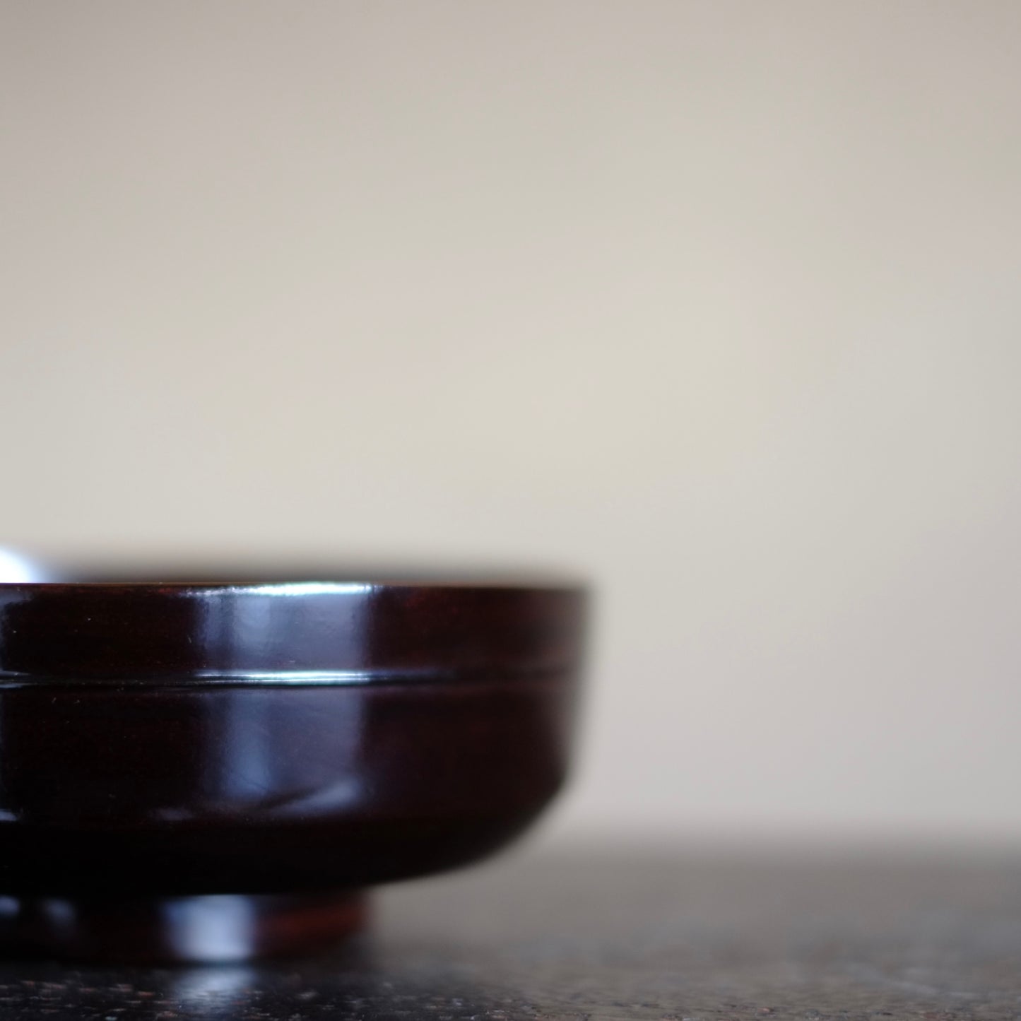 時代　黒漆真塗面取平椀（江戸後-末期）