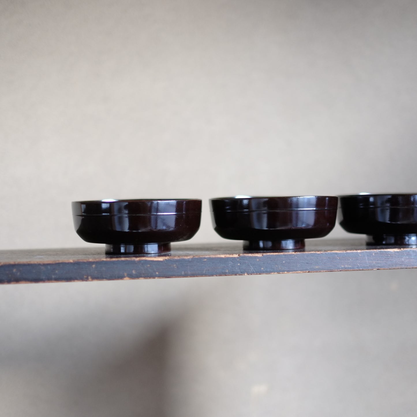 時代　黒漆真塗面取平椀（江戸後-末期）