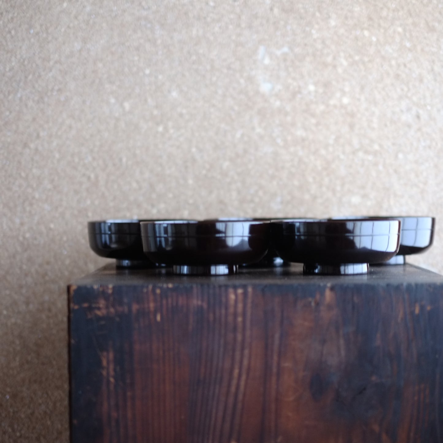 時代　黒漆真塗面取平椀（江戸後-末期）