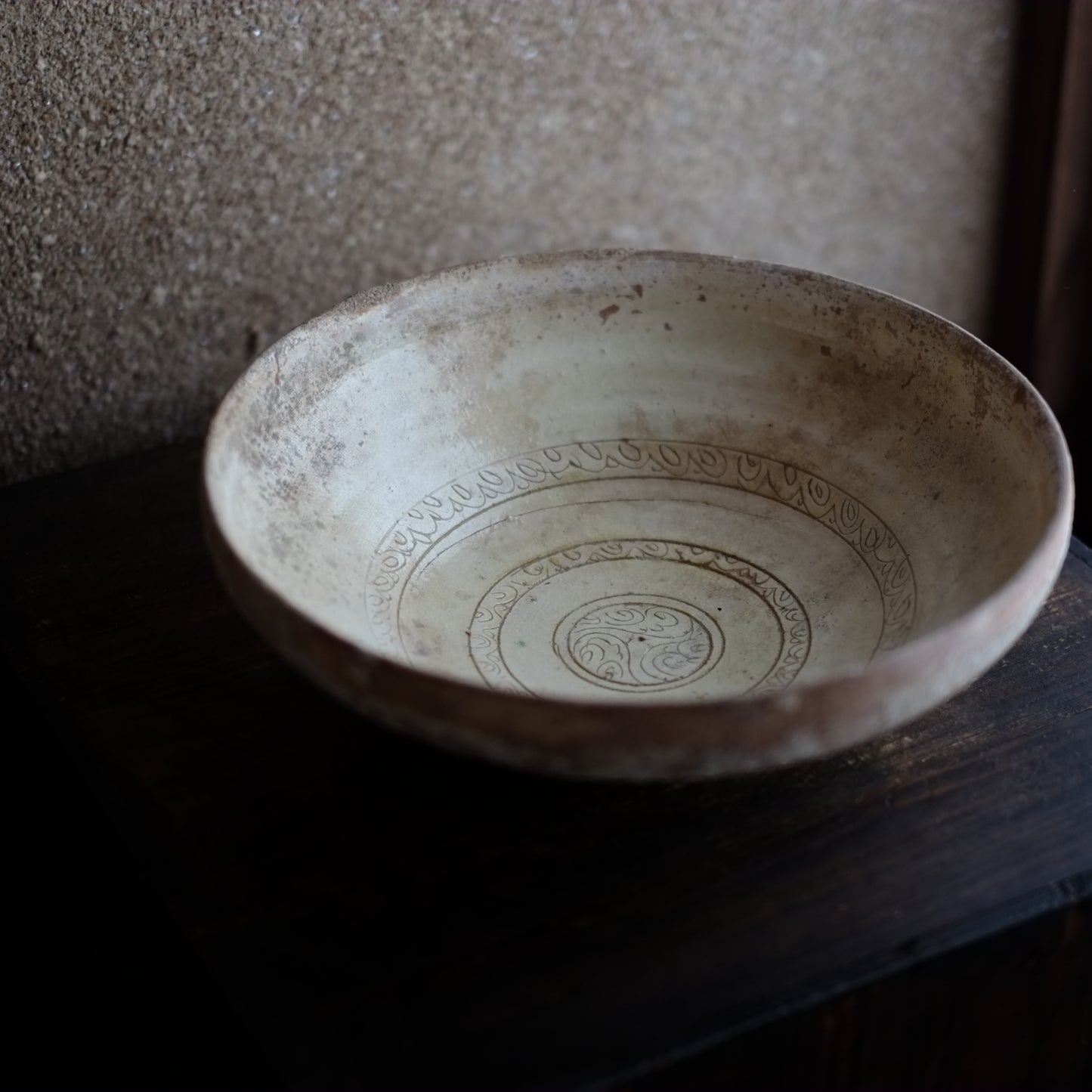 ビザンチン古陶　黄釉釘彫文鉢　(11-13世紀)