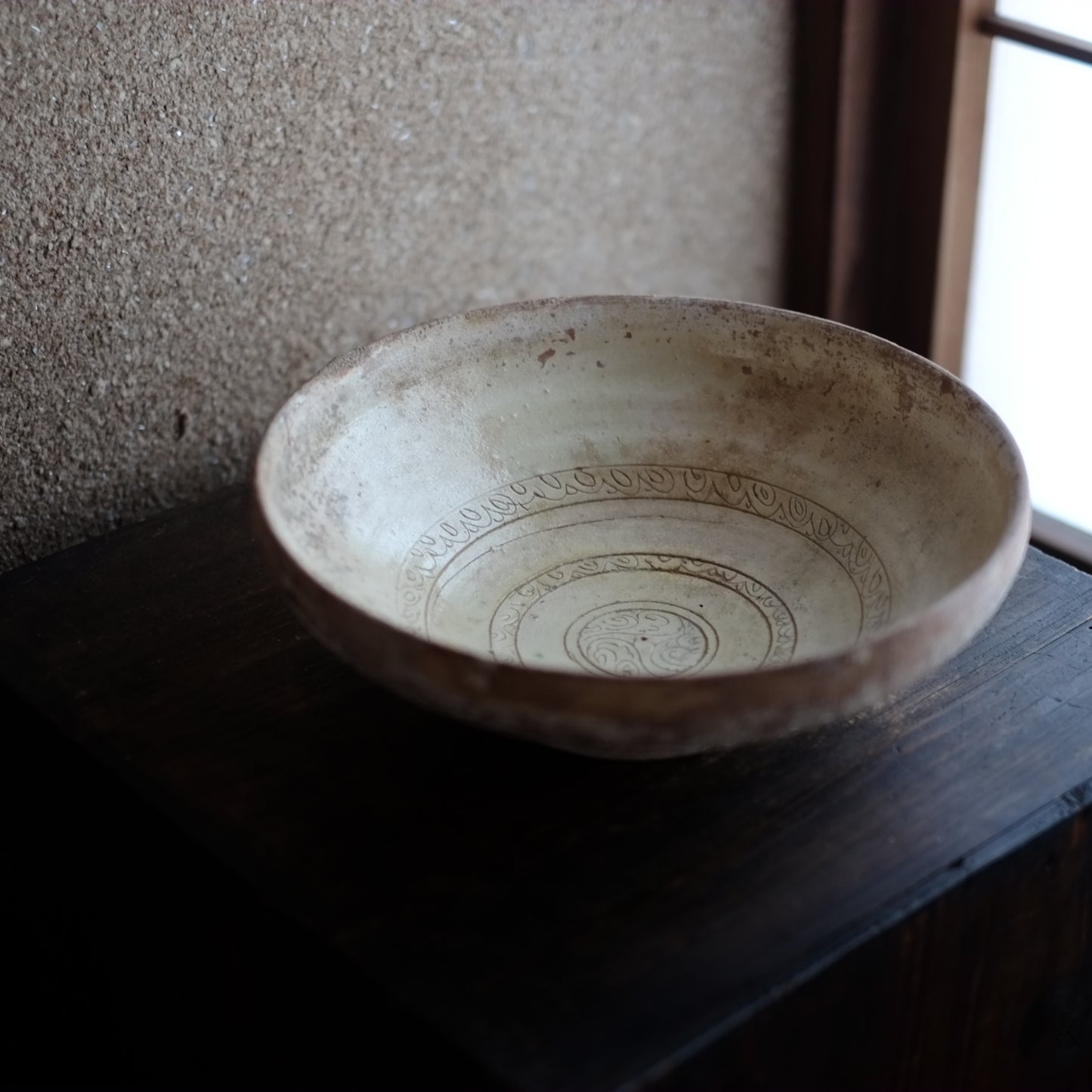 ビザンチン古陶　黄釉釘彫文鉢　(11-13世紀)