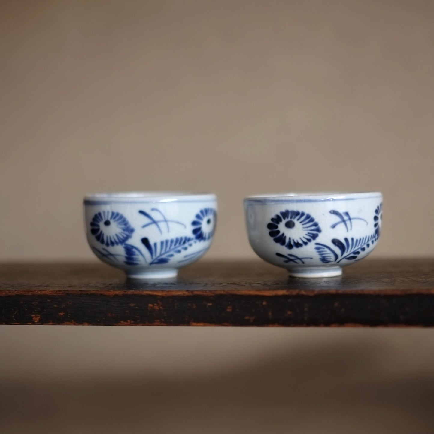 秋草 菊萩文染付　ころ茶碗　煎茶碗　（江戸後期-末期 19世紀）