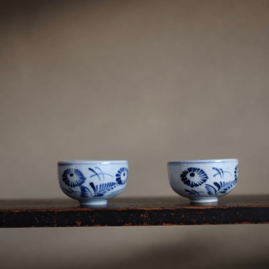 秋草 菊萩文染付 ころ茶碗 煎茶碗 (江戸後期-末期 19世紀)