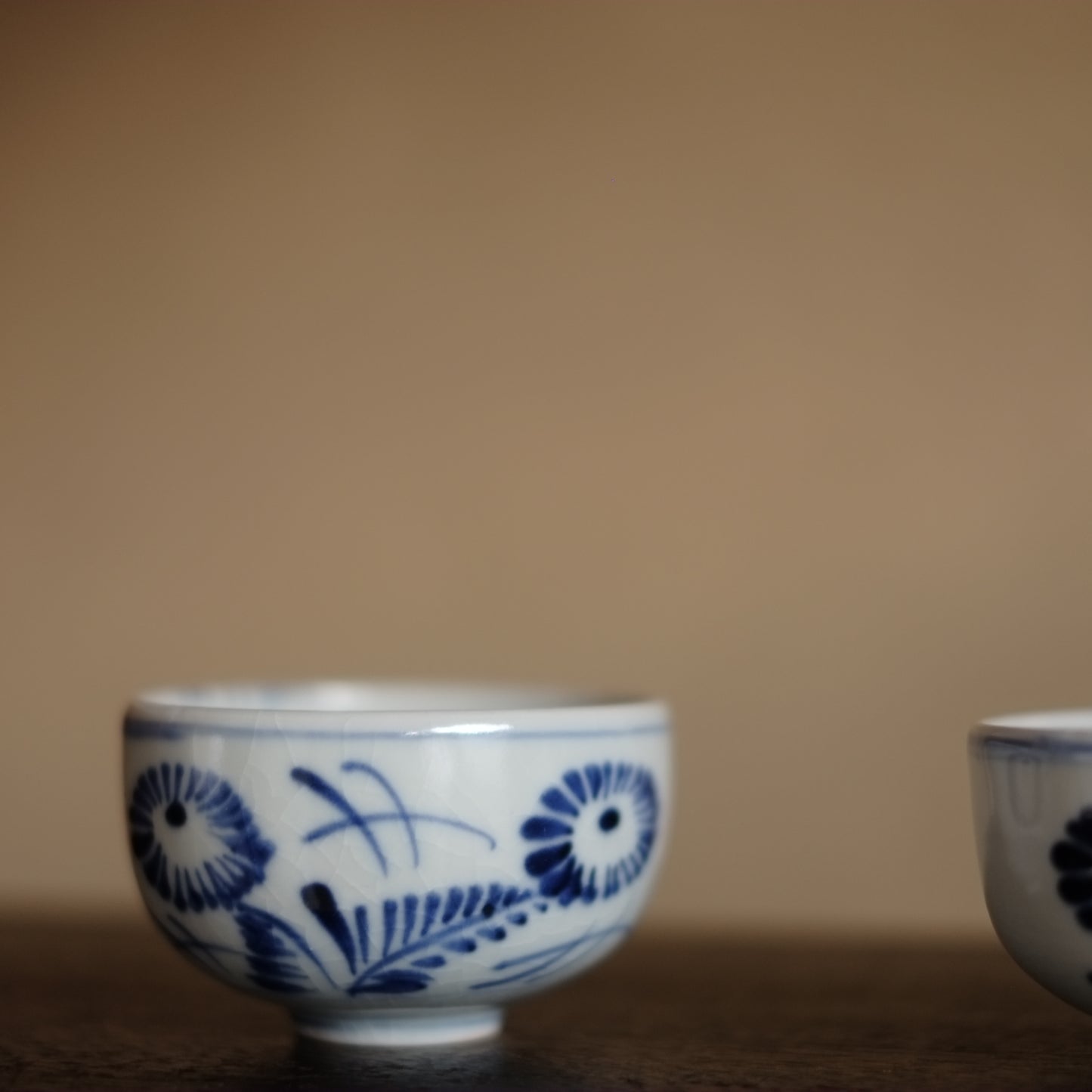秋草 菊萩文染付　ころ茶碗　煎茶碗　（江戸後期-末期 19世紀）