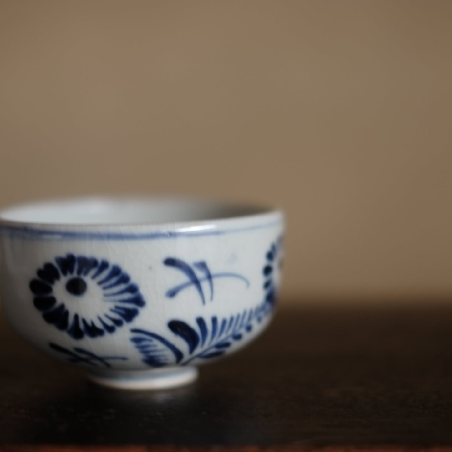 秋草 菊萩文染付　ころ茶碗　煎茶碗　（江戸後期-末期 19世紀）