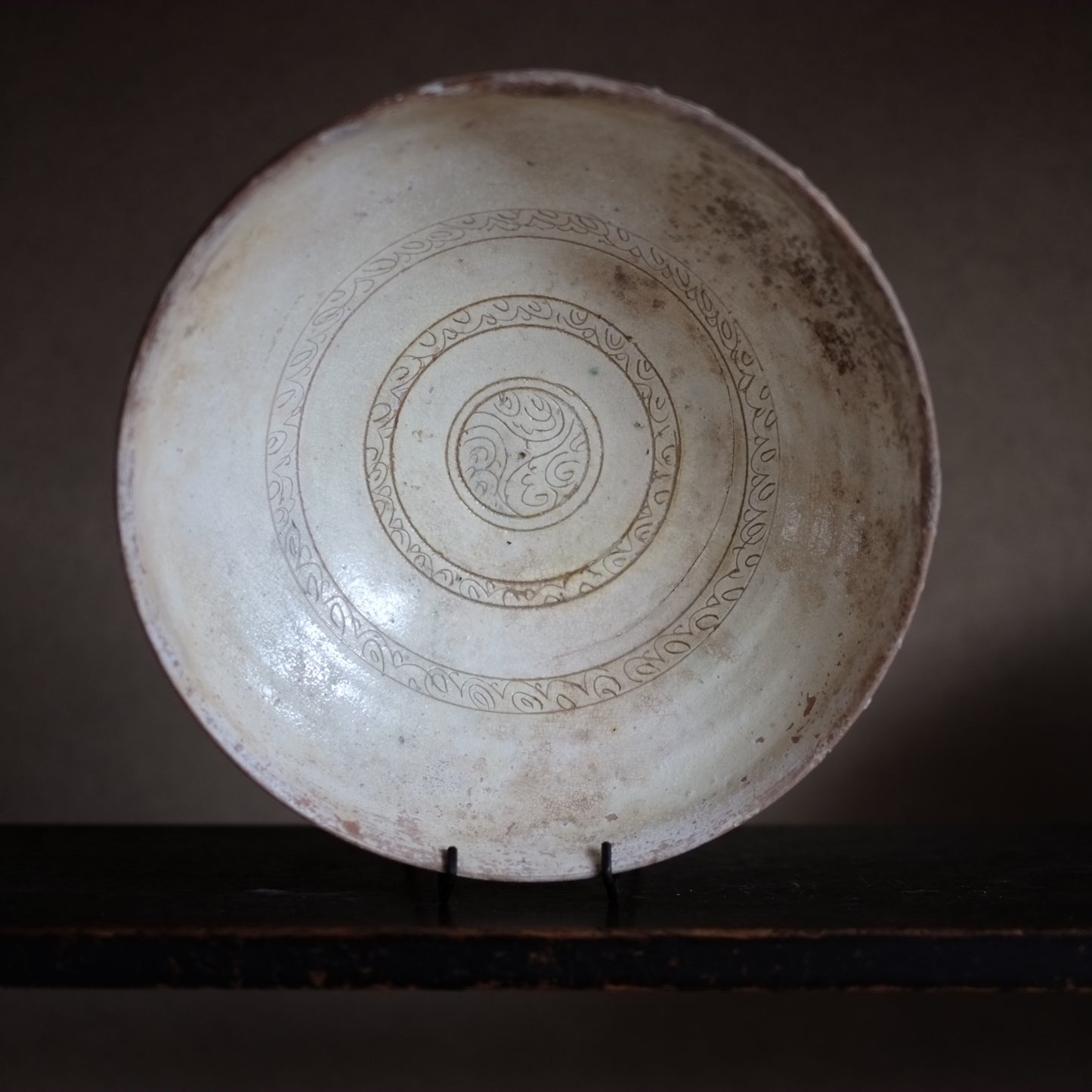 ビザンチン古陶　黄釉釘彫文鉢　(11-13世紀)