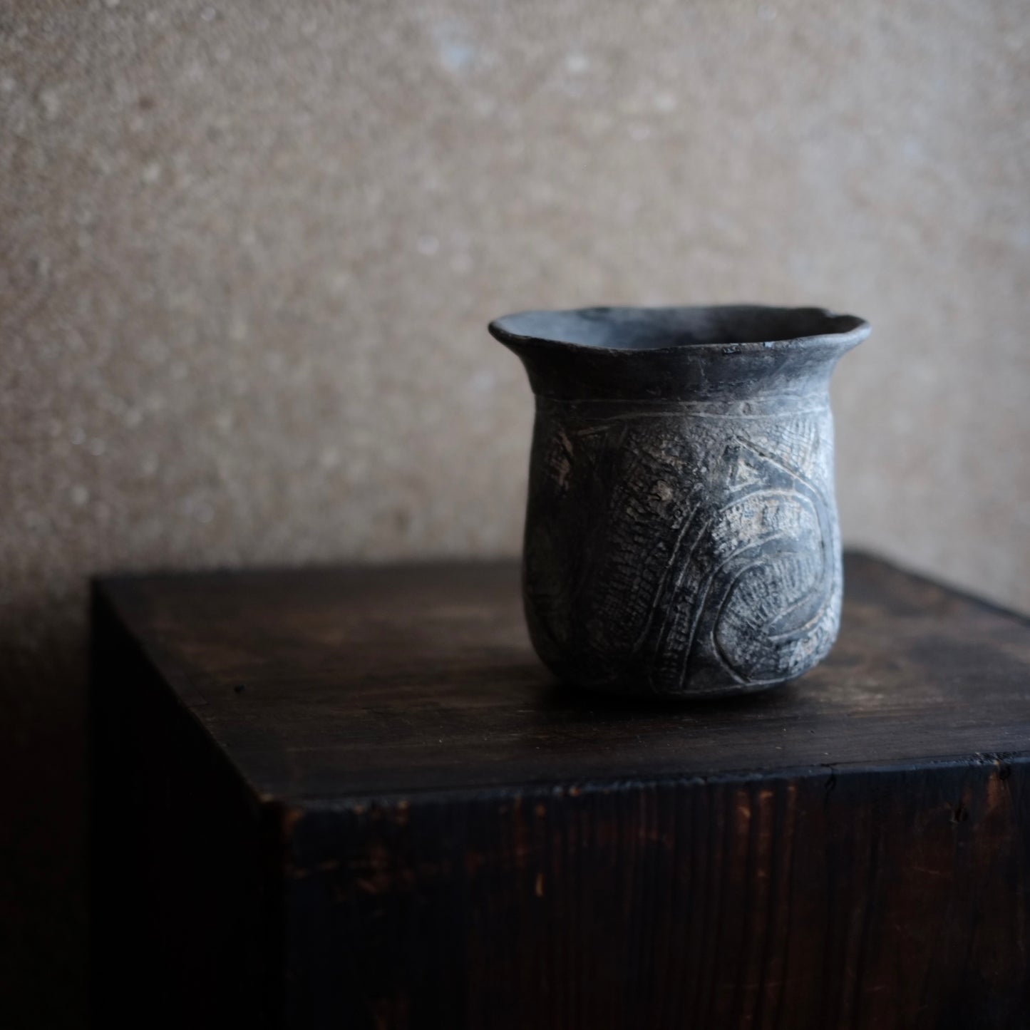 時代　バンチェン土器　黒陶線文土器　(紀元前2000-1500年)