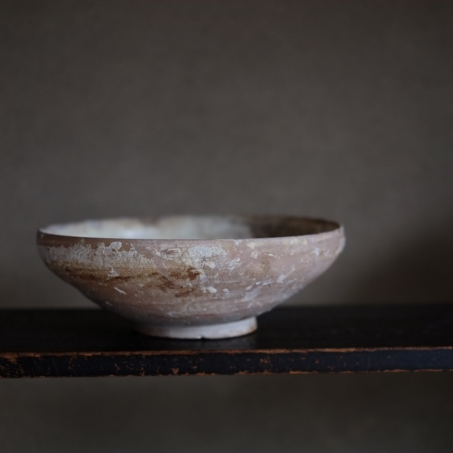 ビザンチン古陶　黄釉釘彫文鉢　(11-13世紀)