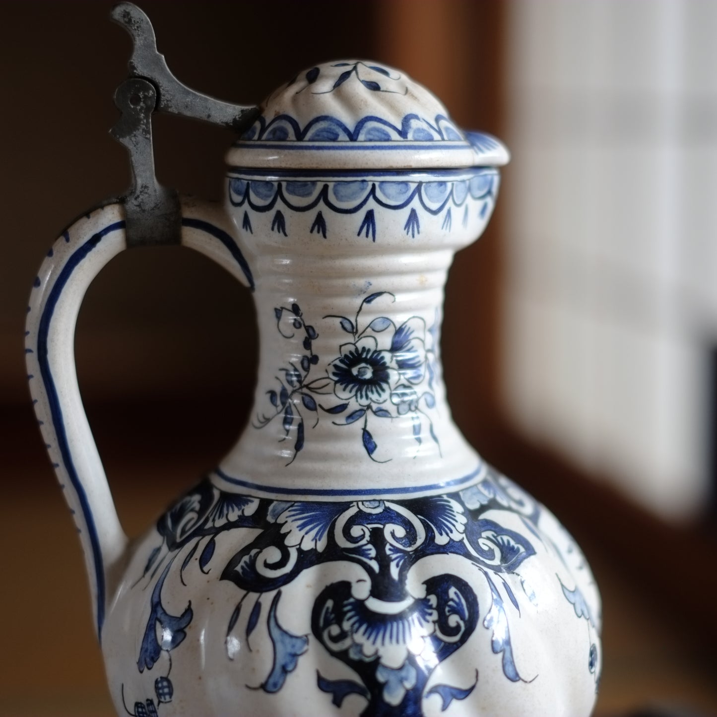 時代　フランス　ファイアンス　白釉藍絵草文ピューター付水指　(1920-1950s'頃)