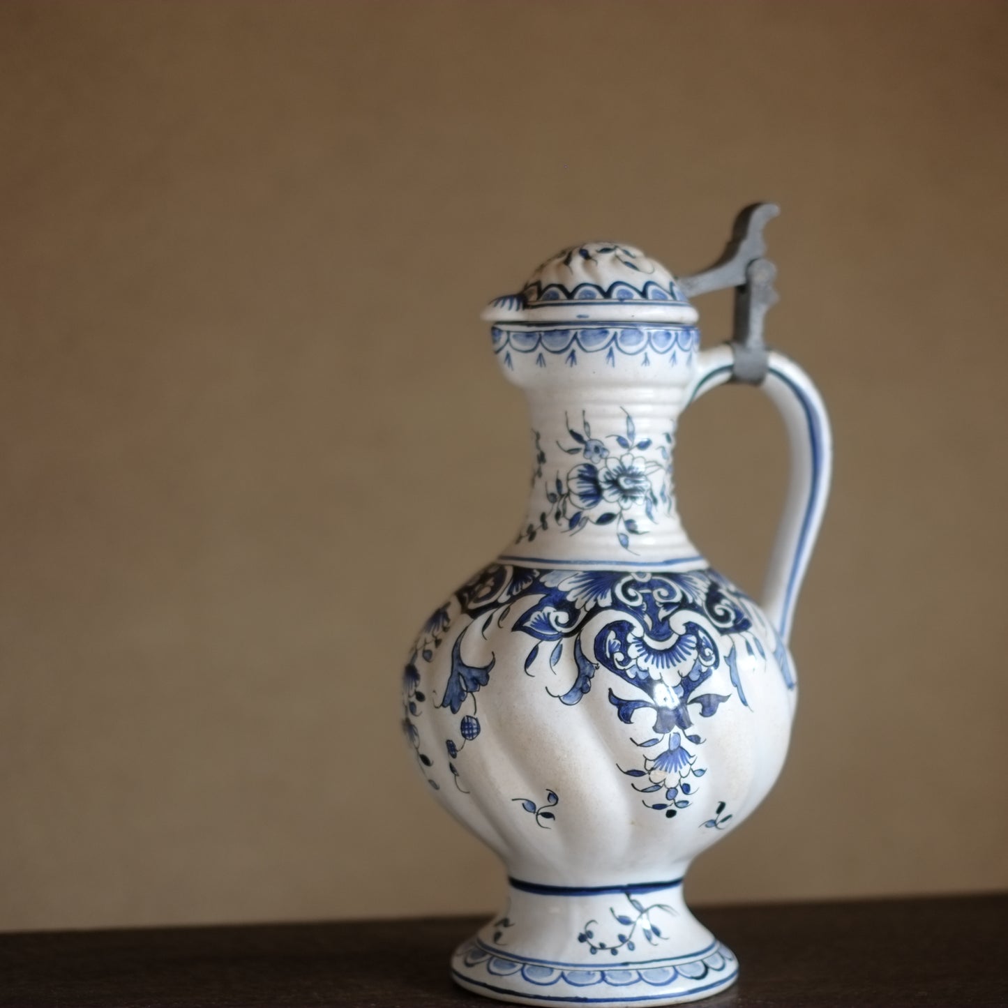 時代　フランス　ファイアンス　白釉藍絵草文ピューター付水指　(1920-1950s'頃)