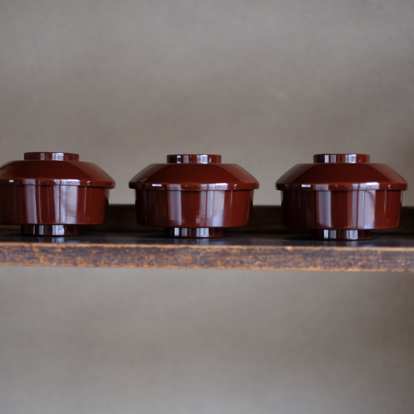 時代　利休形潤塗蓋付面桶椀　中　『汁椀』(江戸-明治初期18-19世紀)