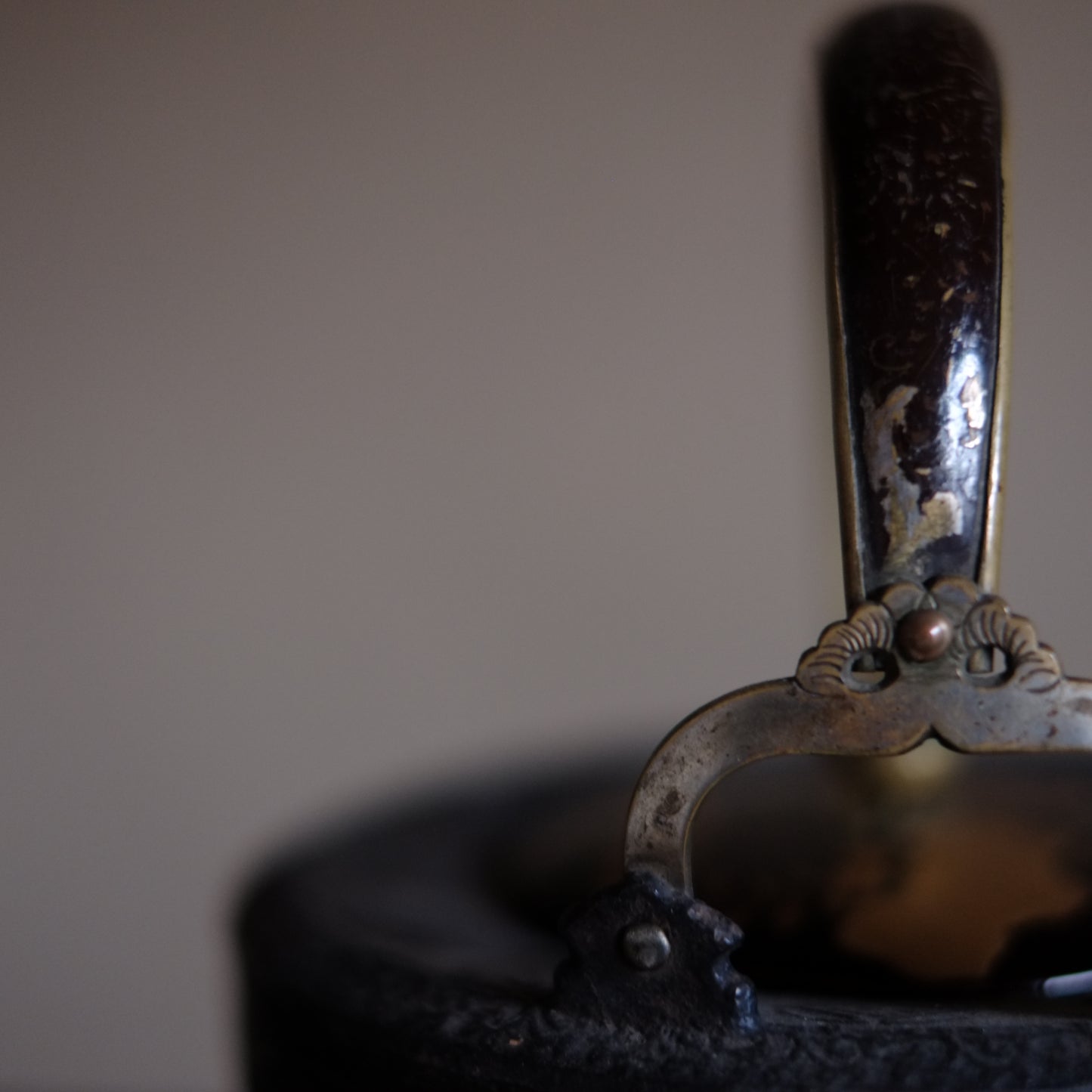 時代　研出蒔絵蓋　鉄銚子　対　燗鍋　時代箱付 (江戸時代)