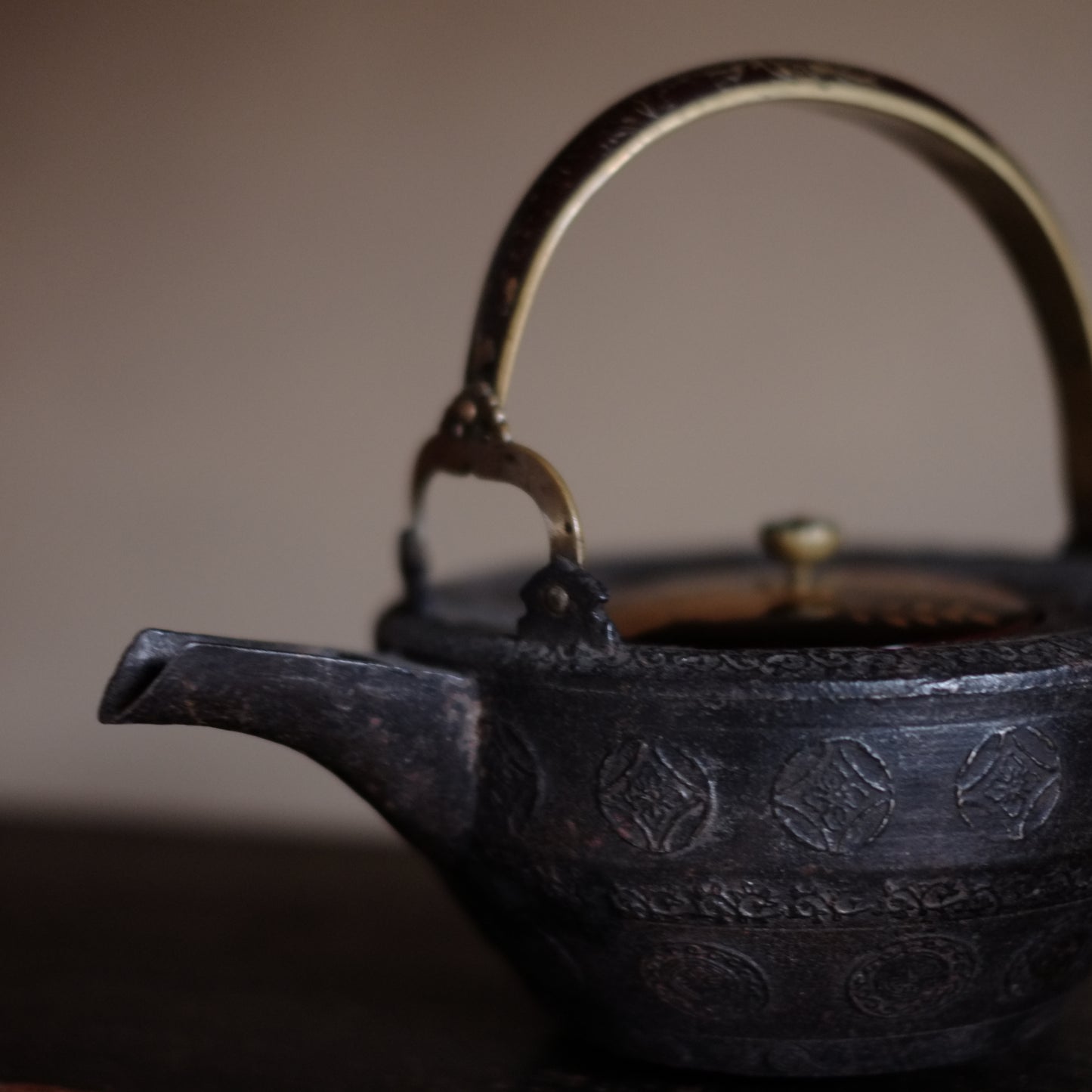 時代　研出蒔絵蓋　鉄銚子　対　燗鍋　時代箱付 (江戸時代)