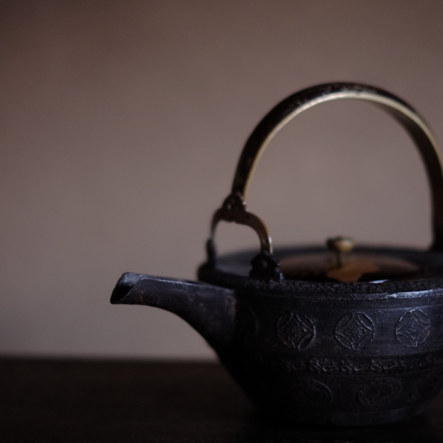 時代　研出蒔絵蓋　鉄銚子　対　燗鍋　時代箱付 (江戸時代)