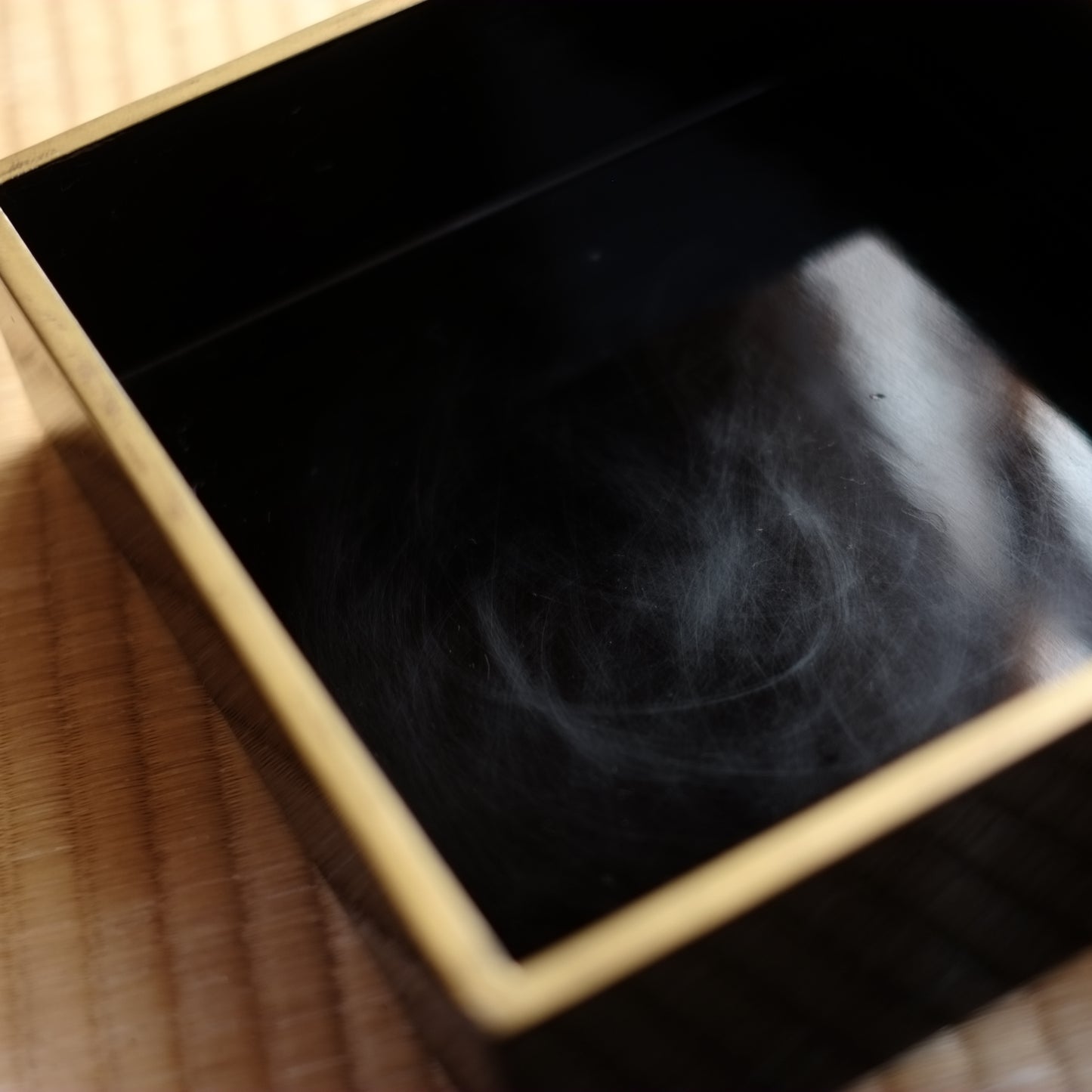 時代　黒漆塗縁金三段重箱　（明治時代)