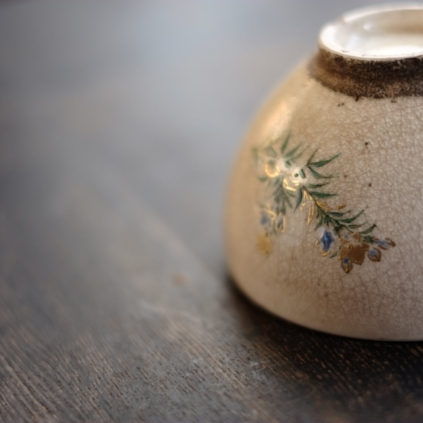 時代　灰釉色絵秋草文　茶碗　(江戸後期–明治時代)