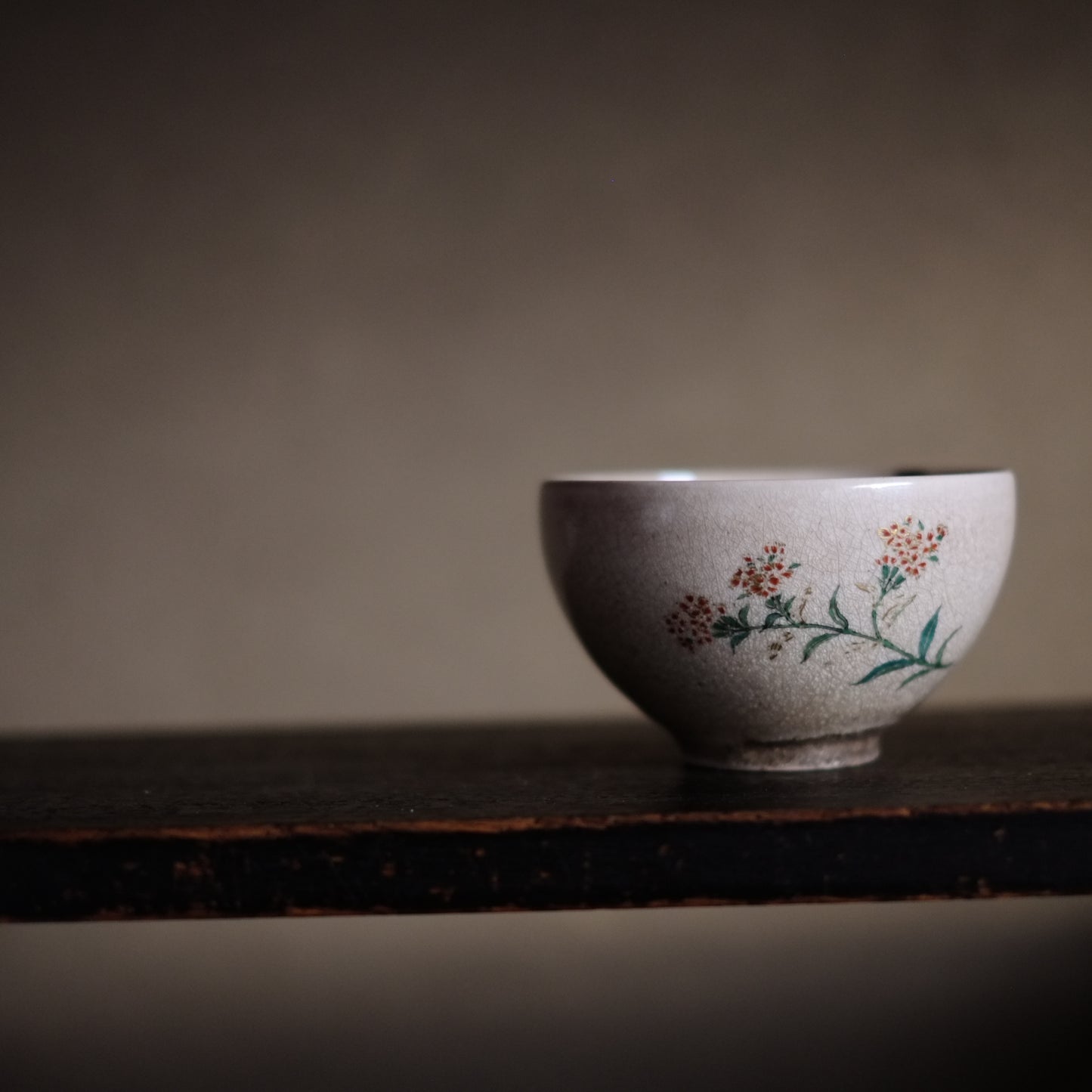 時代　灰釉色絵秋草文　茶碗　(江戸後期–明治時代)