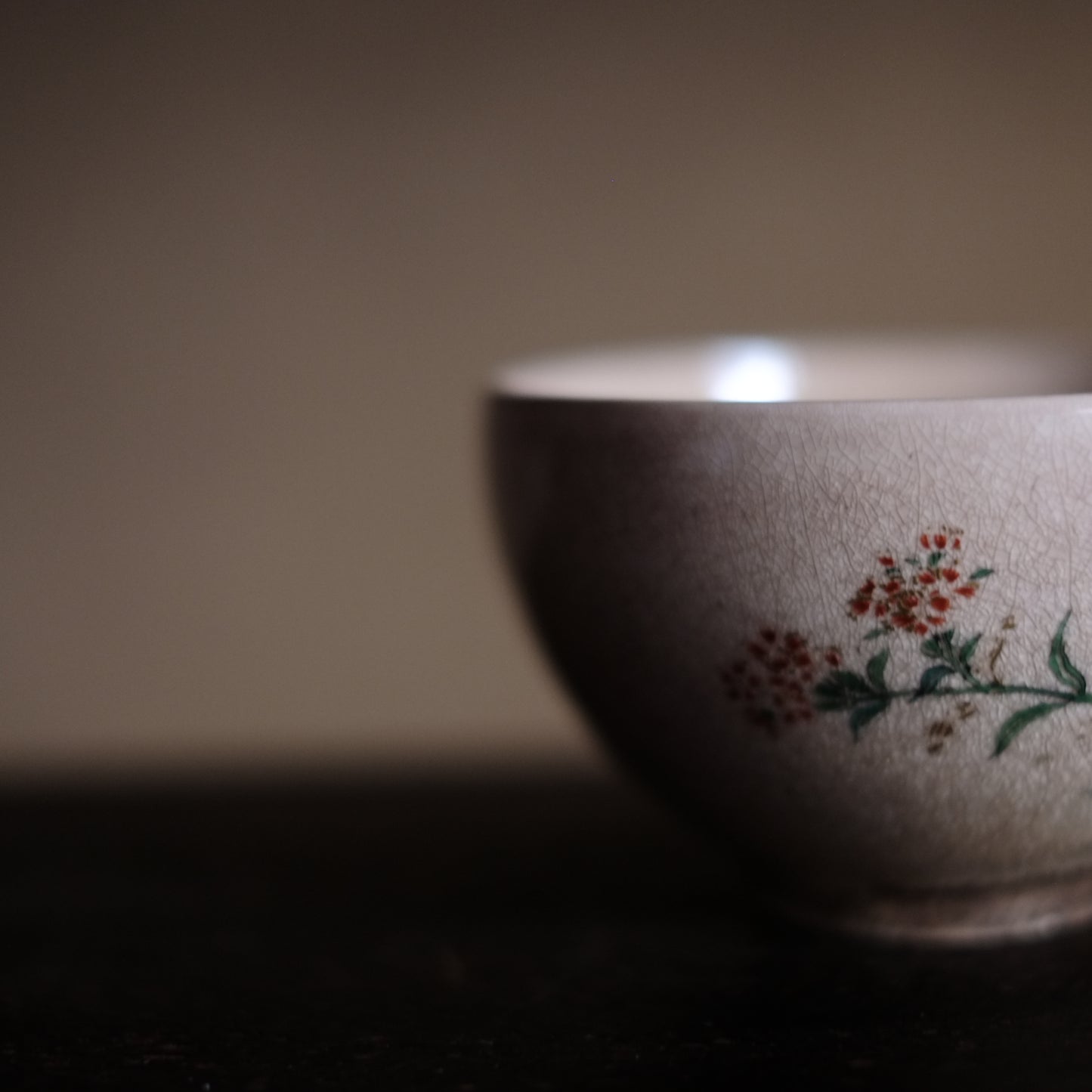 時代　灰釉色絵秋草文　茶碗　(江戸後期–明治時代)