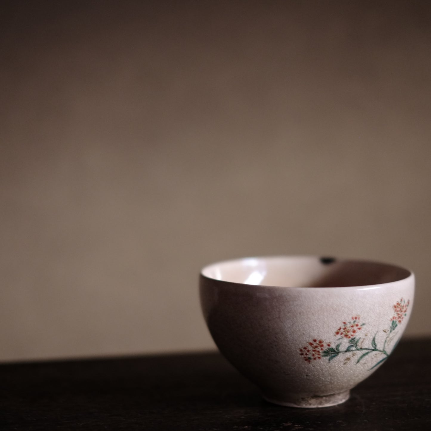 時代　灰釉色絵秋草文　茶碗　(江戸後期–明治時代)