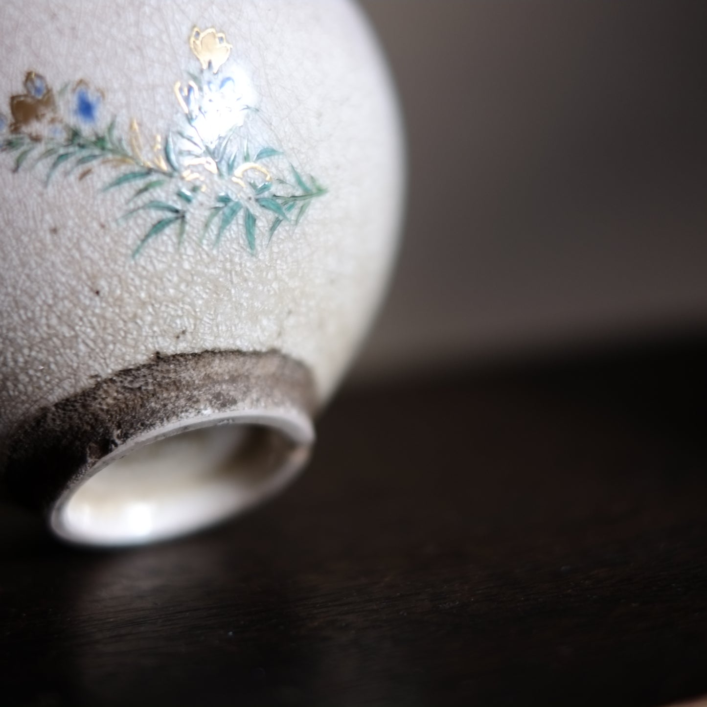 時代　灰釉色絵秋草文　茶碗　(江戸後期–明治時代)