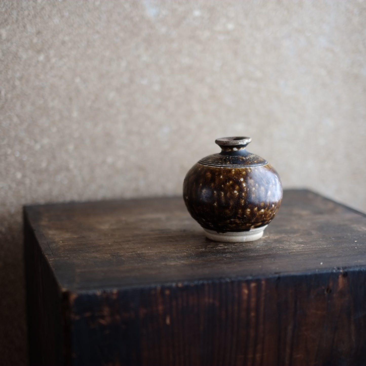 時代　黒褐釉陰刻徳利　サンサーイ窯(14-15世紀)