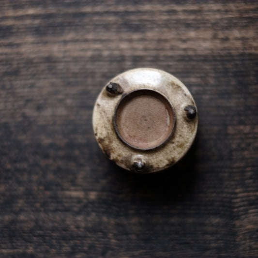 時代　灰釉菊文鉄絵　豆香炉   (江戸時代17-19世紀)