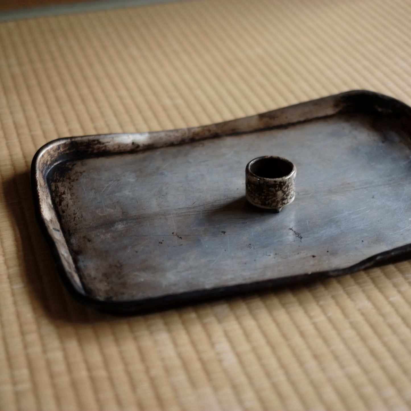 時代　灰釉菊文鉄絵　豆香炉   (江戸時代17-19世紀)