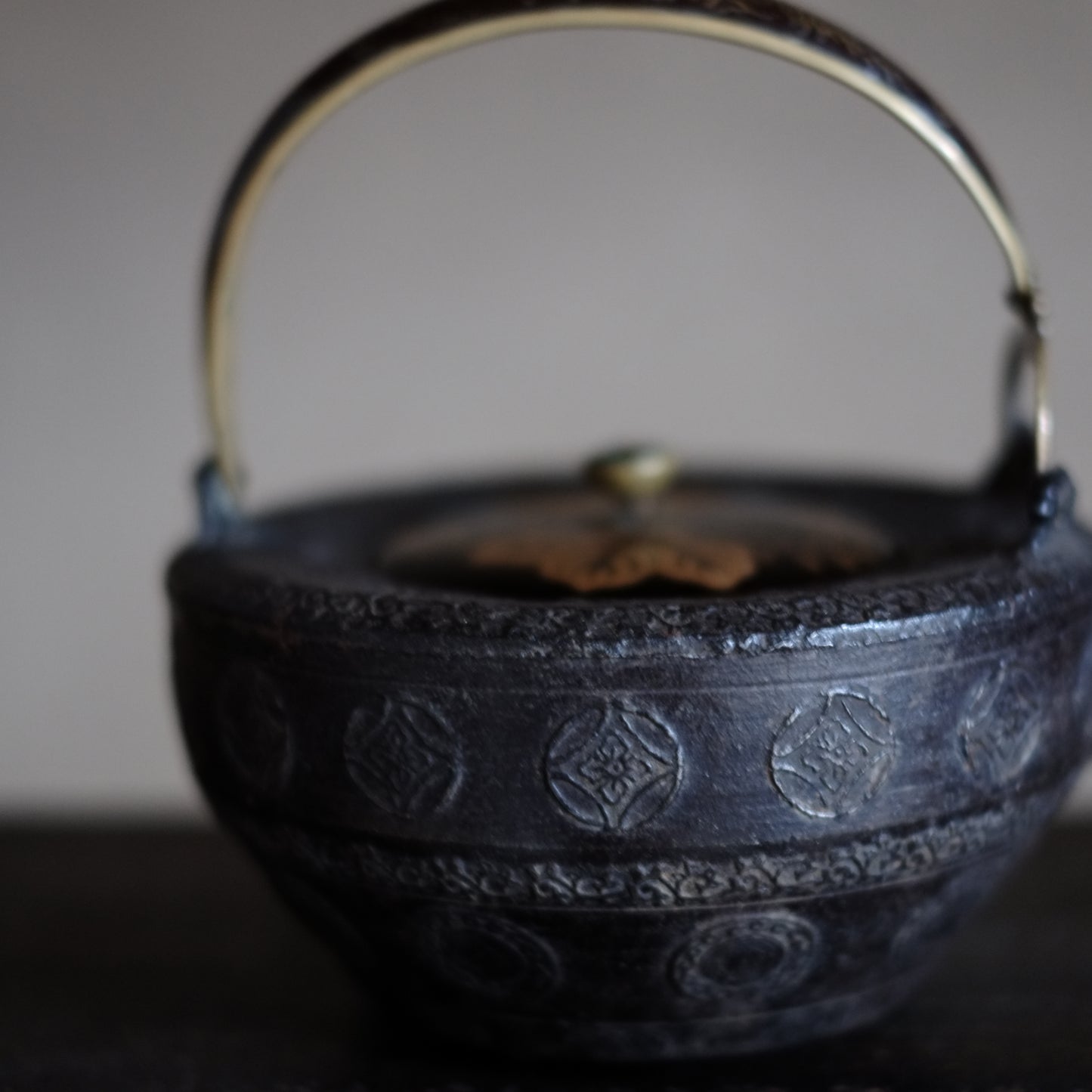 時代　研出蒔絵蓋　鉄銚子　対　燗鍋　時代箱付 (江戸時代)